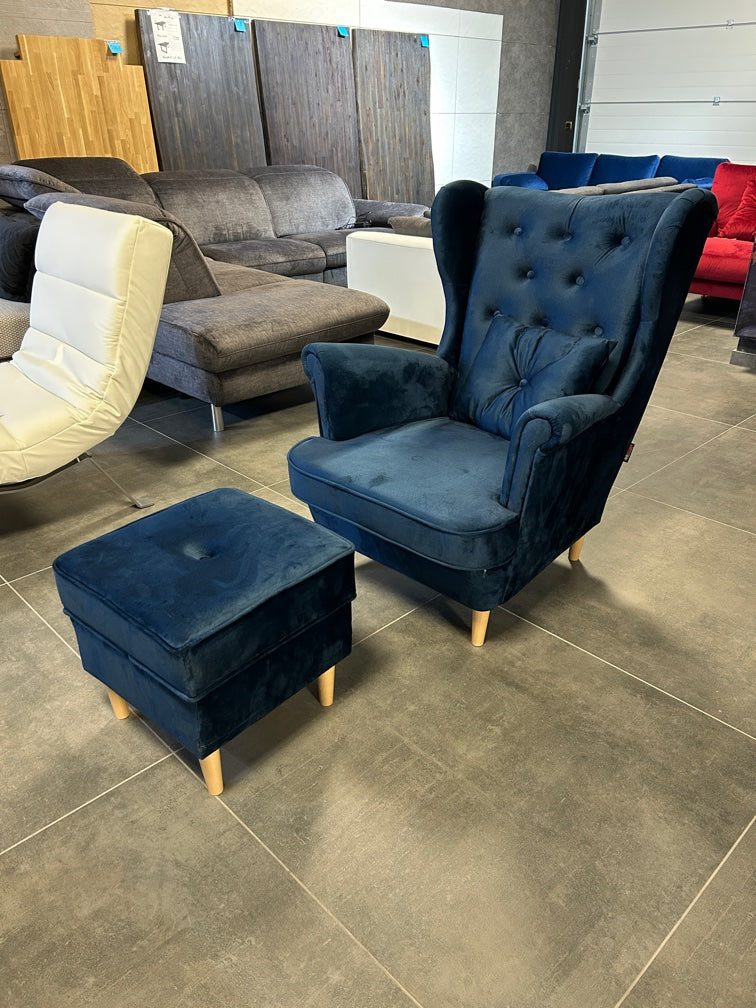 Chesterfield Sessel mit Hocker