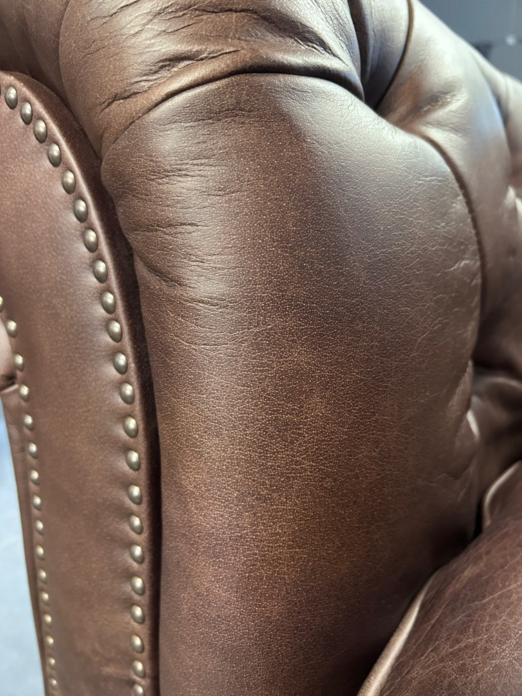 Chesterfield Sessel – Klassisch, rustikal & massiv