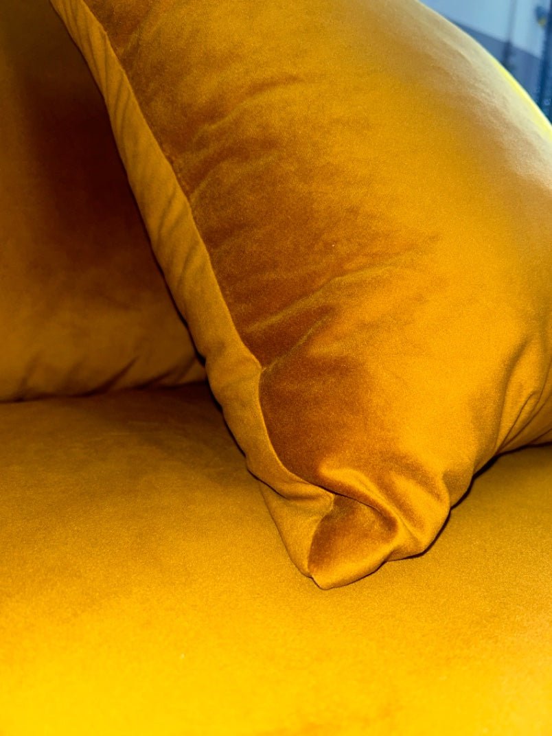 3+3 Sitzer in Goldfarbe - Couch für Dich