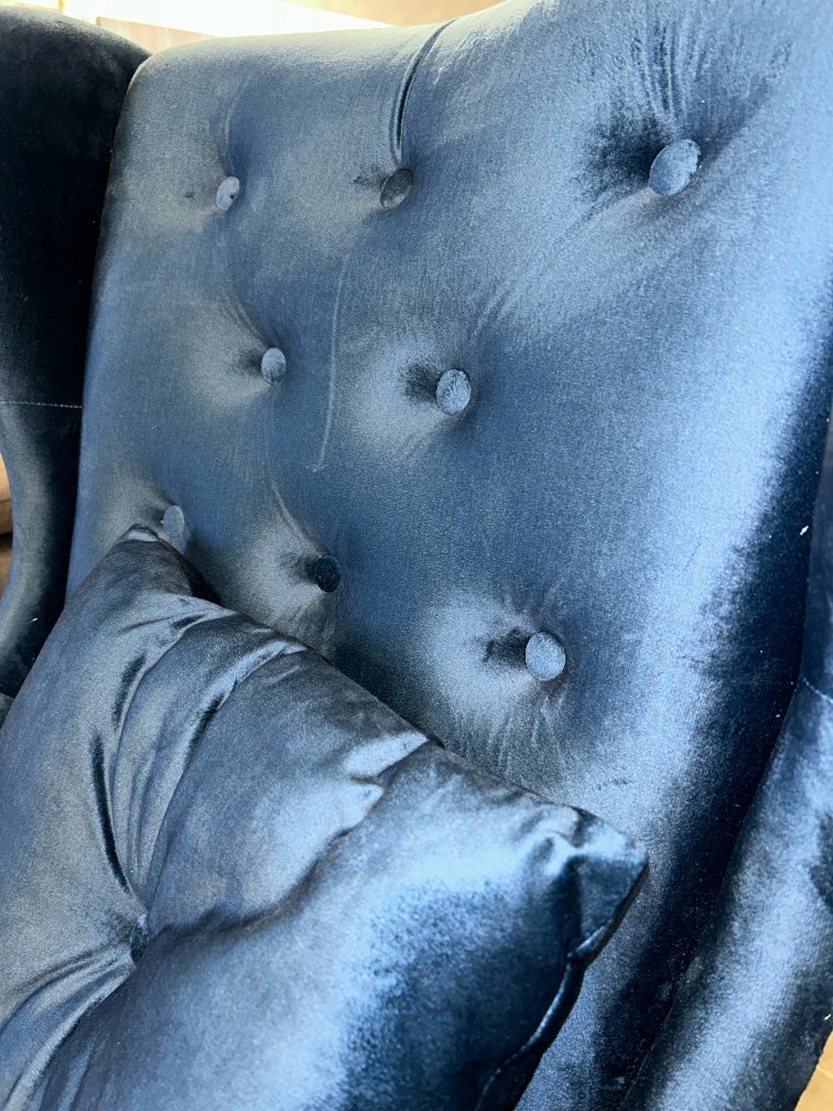 Chesterfield Sessel mit Hocker