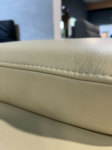 Polsterecke von Polinova in Echtleder