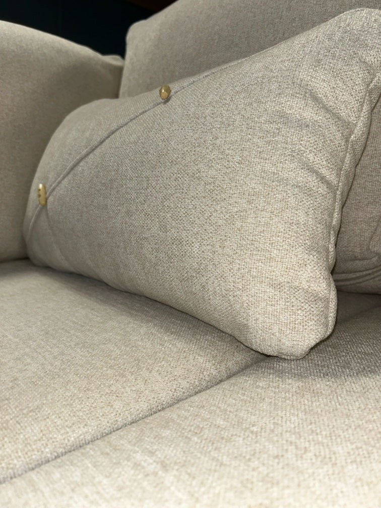 Wohnlandschaft mit Bett und Bettkasten im Nordic Look