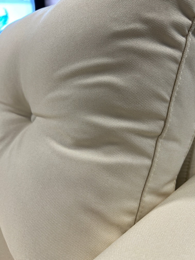 Kompakte Polsterecke – Funktionales Raumwunder