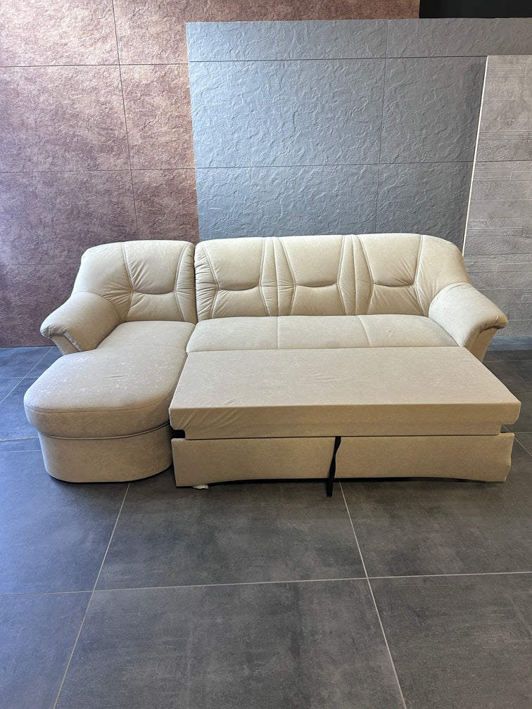 Klassische Polsterecke mit Bett – Zeitlos & Funktional