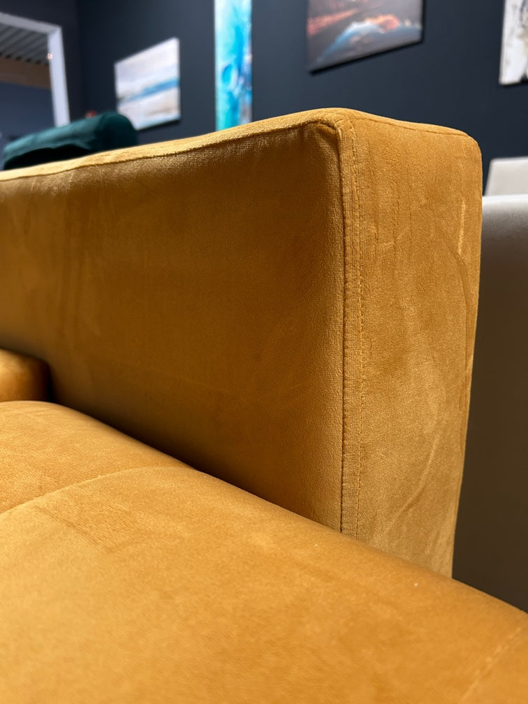 Schlafsofa – Komfort in Maisfarbe