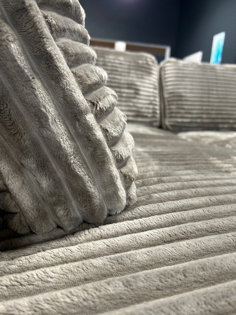 Wohnlandschaft mit Bett und Bettkasten – Stilvoll & Gemütlich