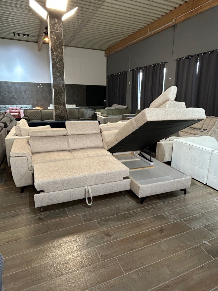 Geräumige Polsterecke mit Bett und Bettkasten