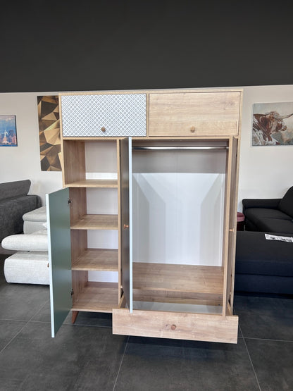 Klassischer Schrank – Kompakt & Geräumig