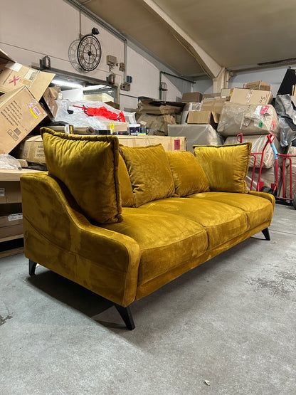 Bequemes Sofa in edler Goldfarbe