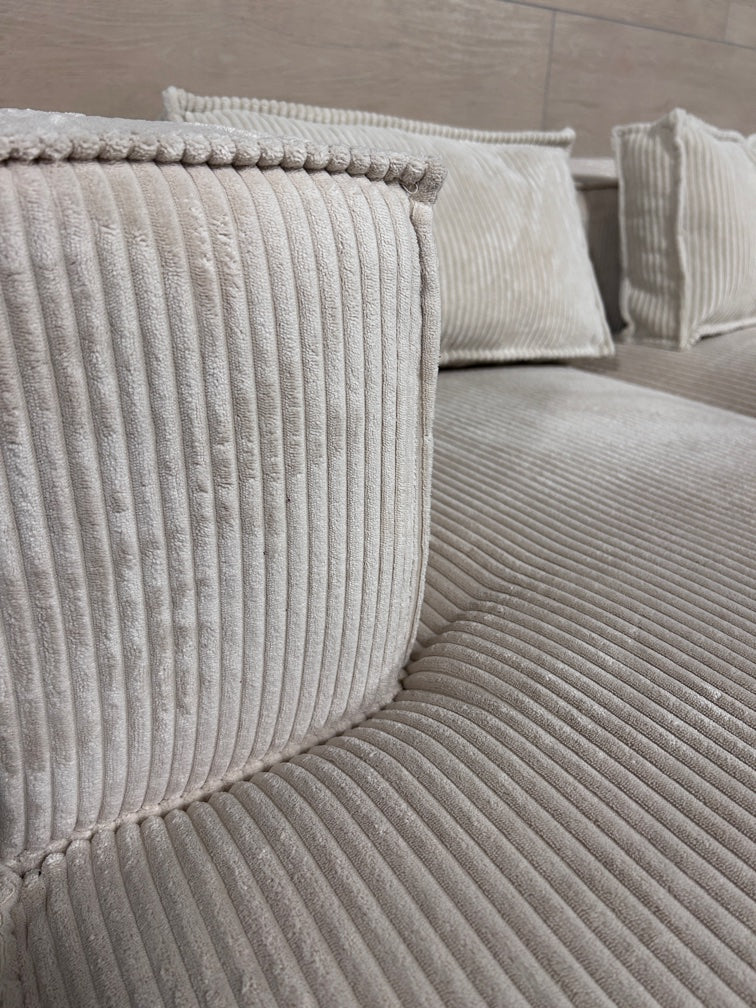 Wohnlandschaft – XXL-Gemütlichkeit im Cord-Look