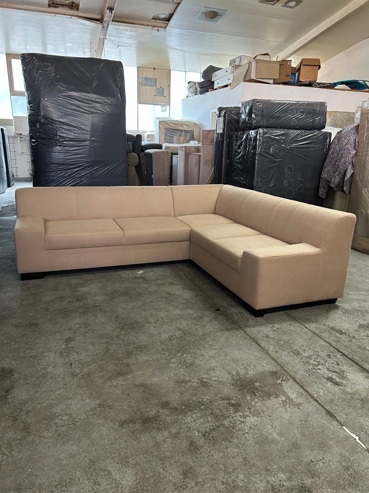 Moderne Eck-Couch – Zeitlose Eleganz zum unschlagbaren Sparpreis
