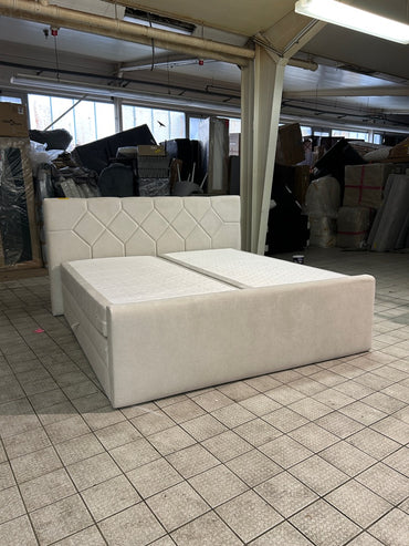 Boxspringbett – 200 × 200 cm – mit Bettkasten – Samt Beige