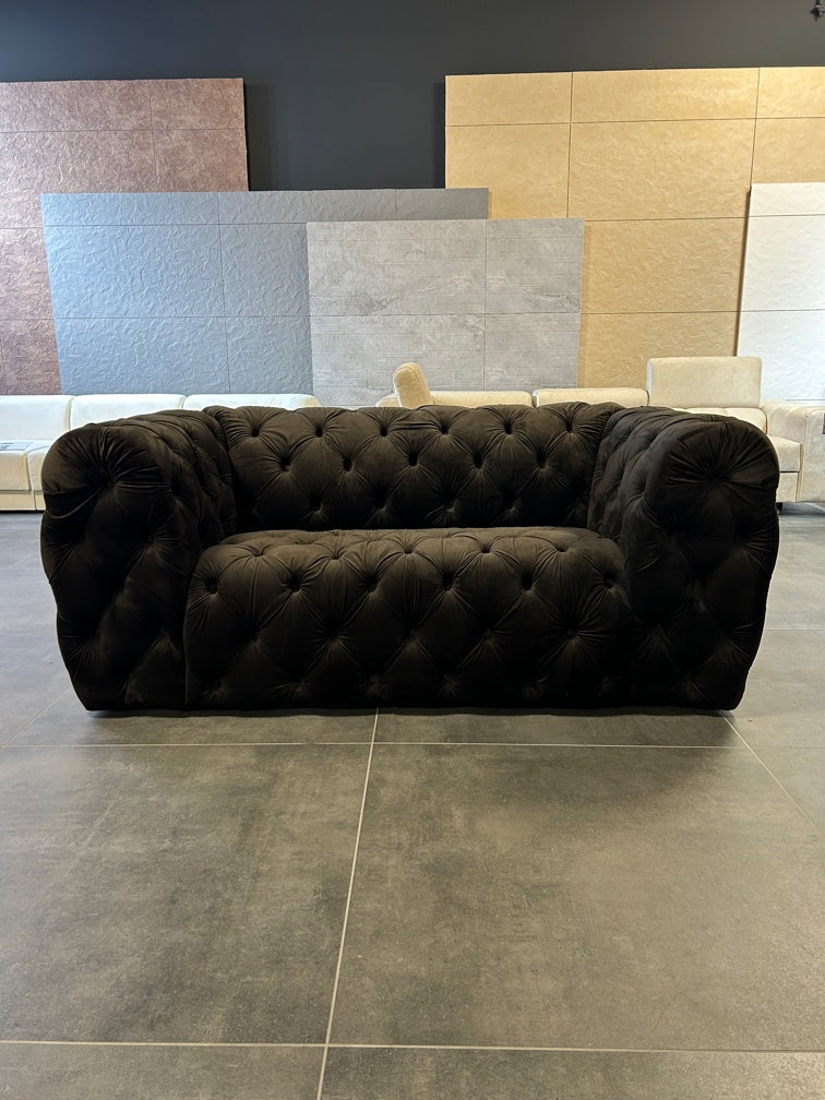 Chesterfield Design-Sofa – Klassik trifft Samt-Luxus