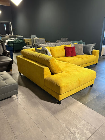 Ecksofa – Luxus in Cord-Gold