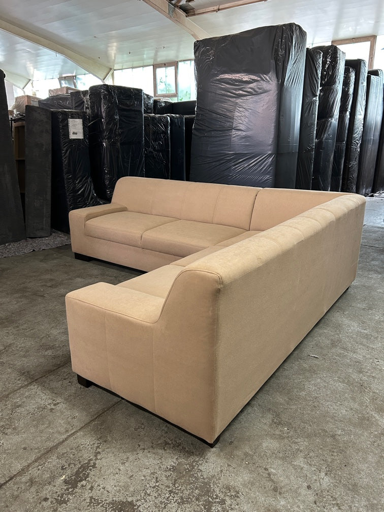 Moderne Eck-Couch – Zeitlose Eleganz zum unschlagbaren Sparpreis
