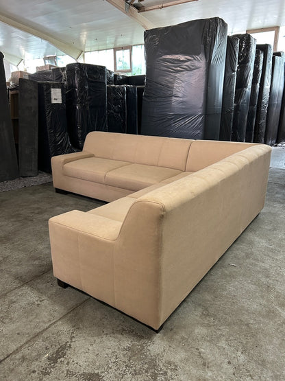Moderne Eck-Couch – Zeitlose Eleganz zum unschlagbaren Sparpreis