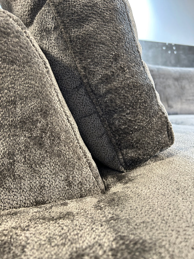 Polsterecke mit Bett im Nordic Design