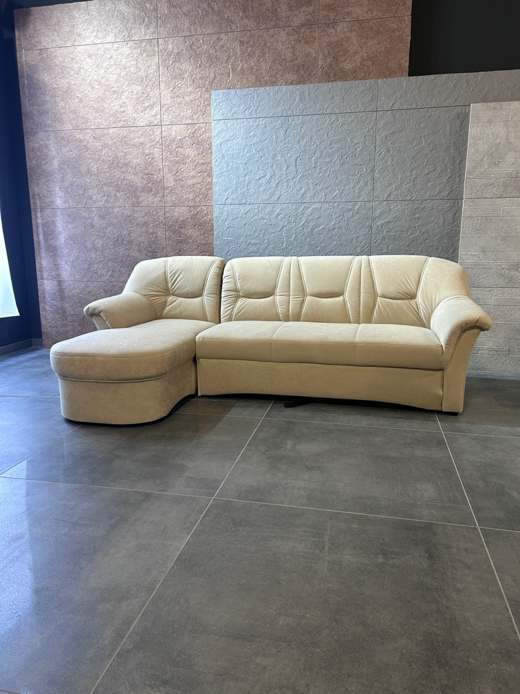 Klassische Polsterecke mit Bett – Zeitlos & Funktional