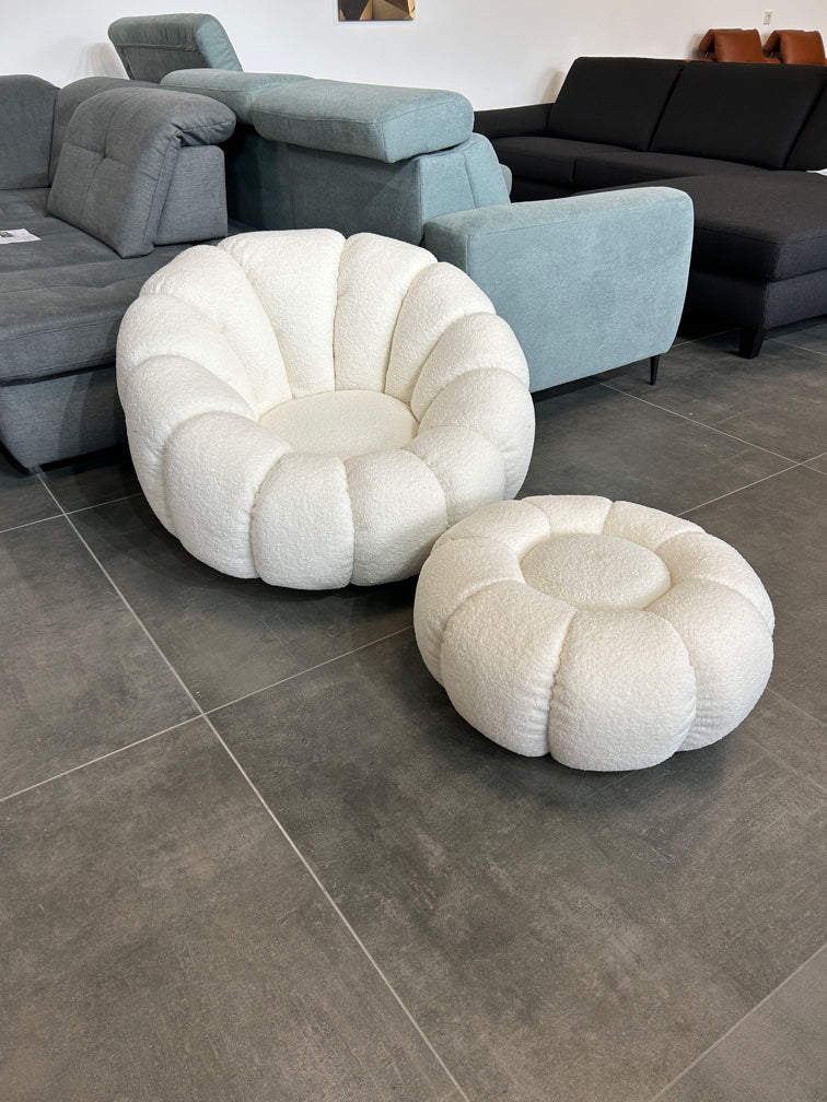 Prinzessinnen-Sessel mit Hocker – Stilvoll und Gemütlich