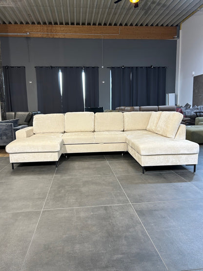 Wohnlandschaft im Nordic Design mit Bett und Stauraum