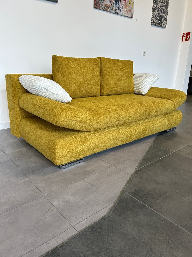 Kompaktes Schlafsofa – tagsüber Couch, nachts vollwertiges Bett