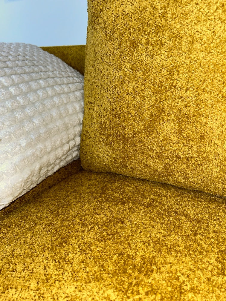Kompaktes Schlafsofa – tagsüber Couch, nachts vollwertiges Bett