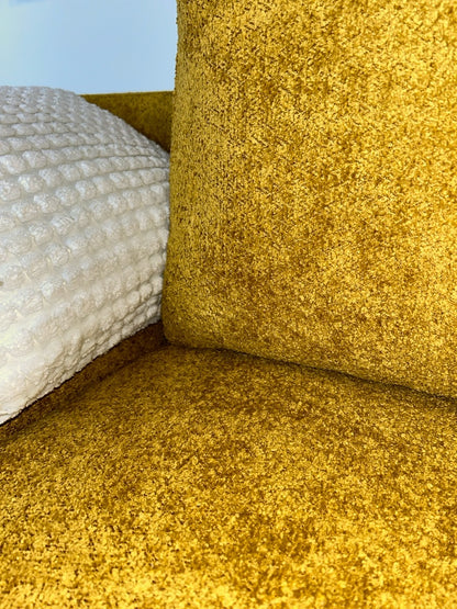 Kompaktes Schlafsofa – tagsüber Couch, nachts vollwertiges Bett