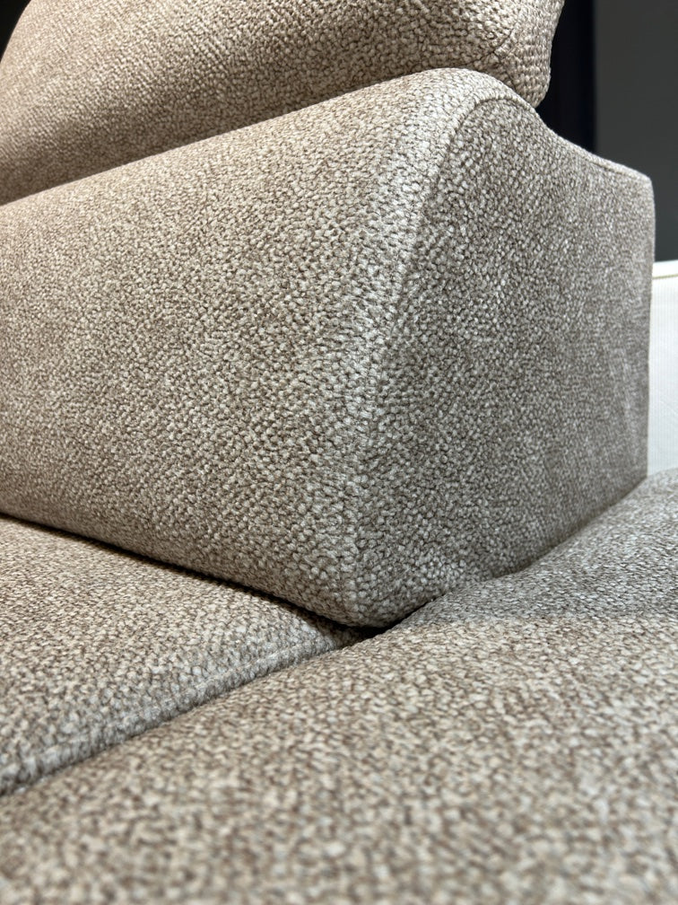 Geräumige Polsterecke mit Bett und Bettkasten