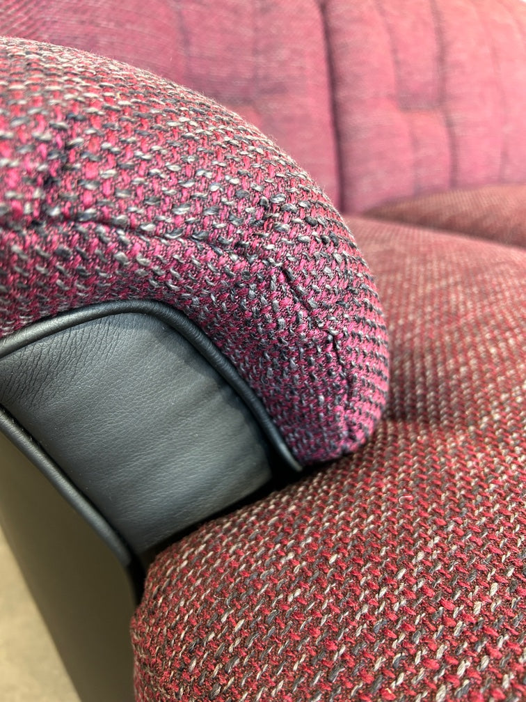 Klassische Polsterecke – Zeitloses Design im Material-Mix