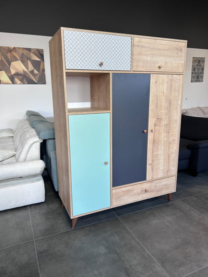 Klassischer Schrank – Kompakt & Geräumig