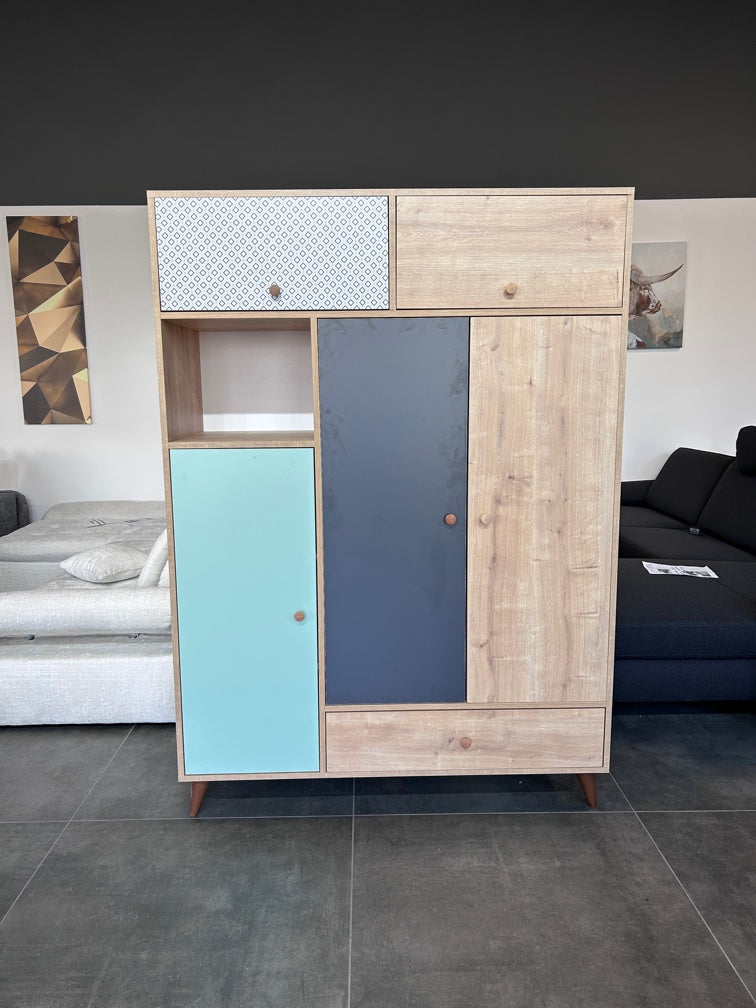 Klassischer Schrank – Kompakt & Geräumig