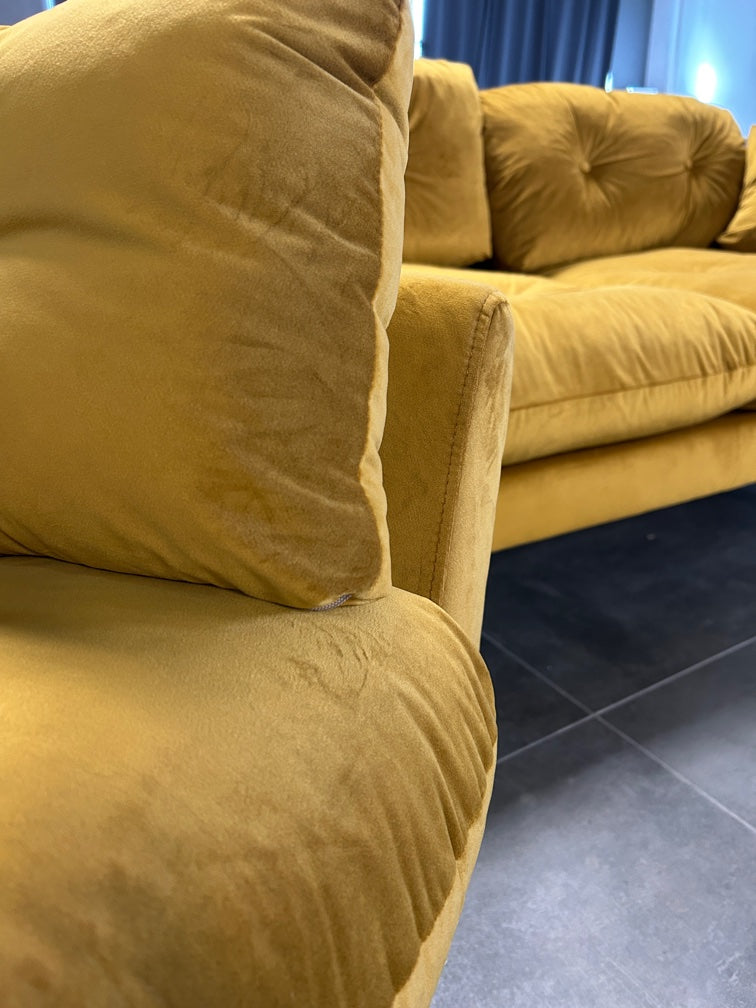 2 + 1 +1 + 1 Luxus-Sitzgruppe – Royaler Glanz in Gold-Samt