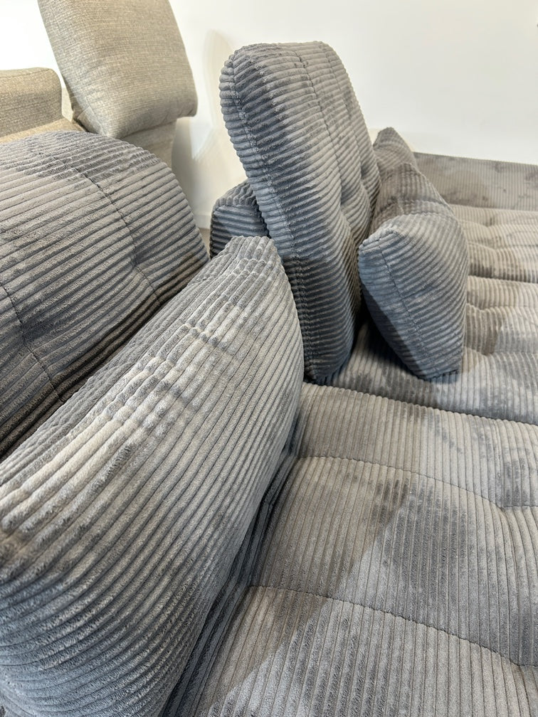 Polsterecke mit Bett und Rückenverstellung